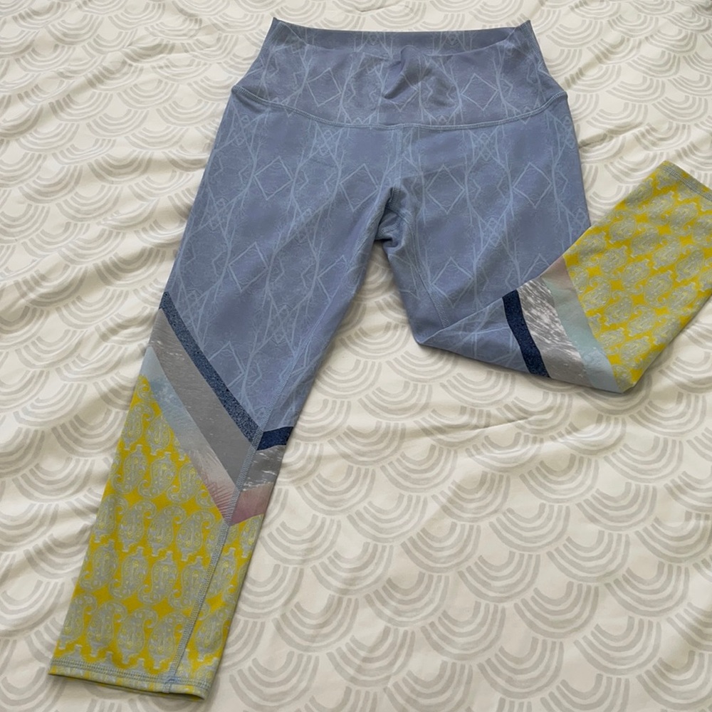ALO Yoga, high waist Capri leggings